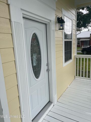 238 Handy Lane, Pass Christian, MS 39571