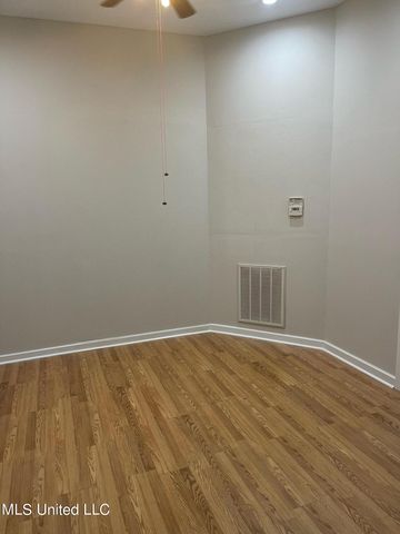 238 Handy Lane, Pass Christian, MS 39571