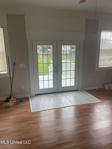 238 Handy Lane, Pass Christian, MS 39571
