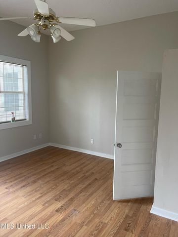238 Handy Lane, Pass Christian, MS 39571