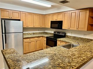 5201 Geneva Way 102, Doral, FL 33166