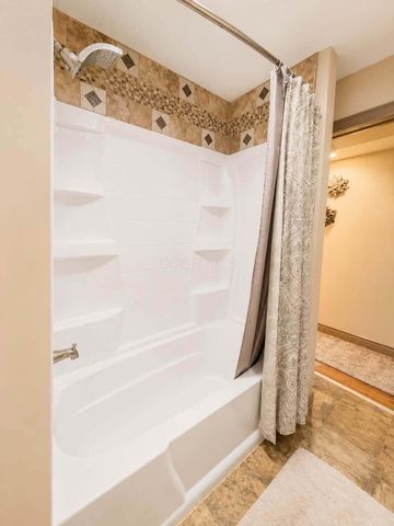 565 E Chestnut Street, Lancaster, OH 43130