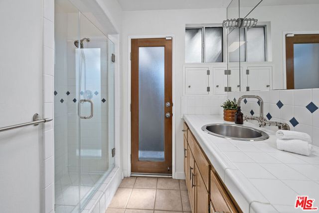 1216 Elm Street, Los Angeles, CA 90291