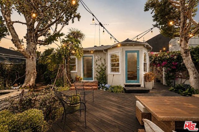1216 Elm Street, Los Angeles, CA 90291
