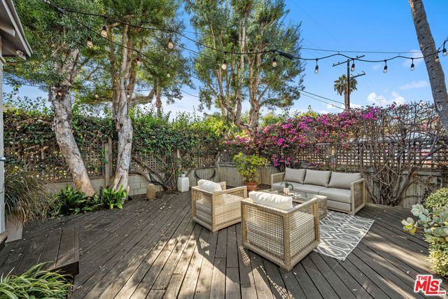 1216 Elm Street, Los Angeles, CA 90291