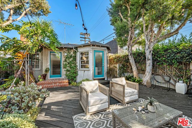 1216 Elm Street, Los Angeles, CA 90291