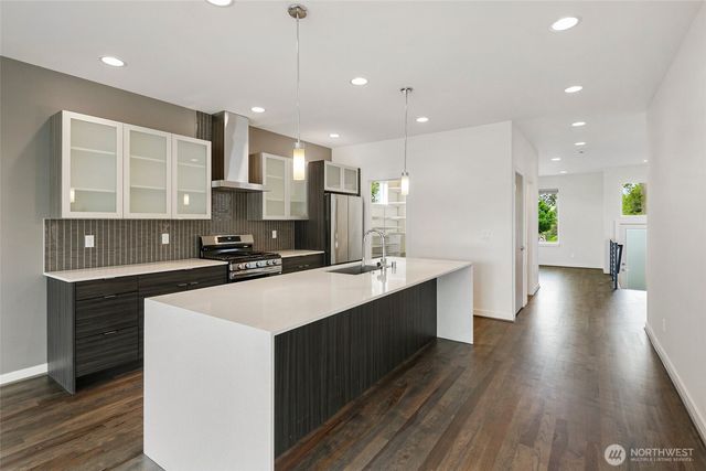 221 NW 50th Street, Seattle, WA 98107