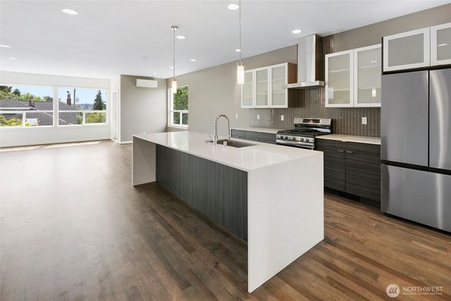 221 NW 50th Street, Seattle, WA 98107