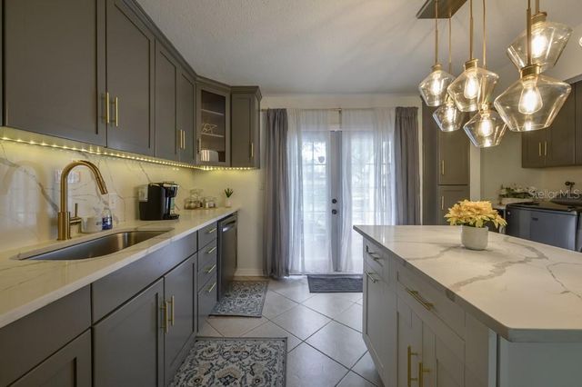 6010 N DEXTER AVENUE, Tampa, FL 33604