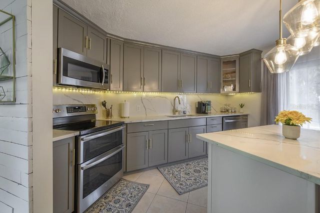 6010 N DEXTER AVENUE, Tampa, FL 33604