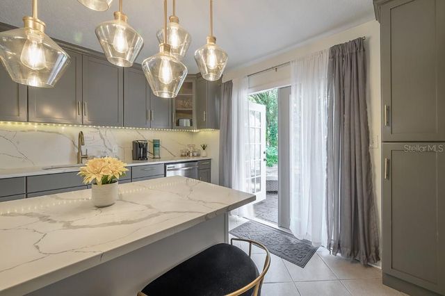 6010 N DEXTER AVENUE, Tampa, FL 33604