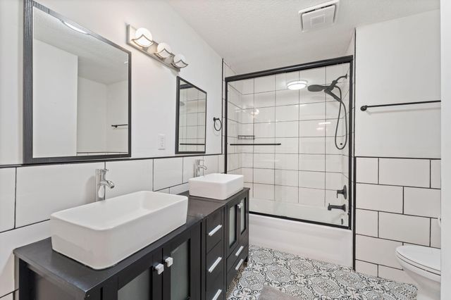 17046 Chiltern Hills Road, Minnetonka, MN 55345