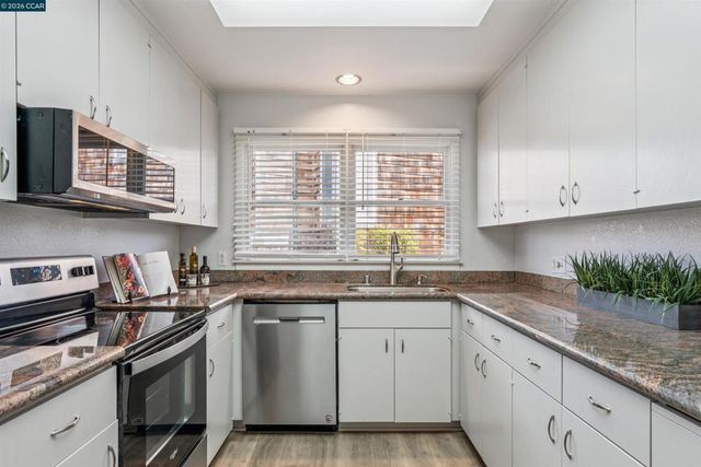 405 Centre Court, Alameda, CA 94502