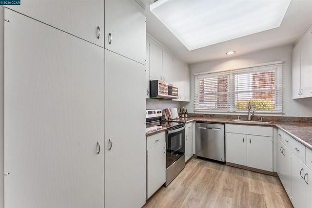 405 Centre Court, Alameda, CA 94502