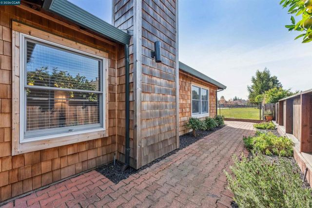 405 Centre Court, Alameda, CA 94502