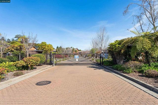 405 Centre Court, Alameda, CA 94502
