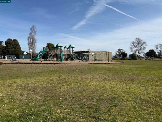 405 Centre Court, Alameda, CA 94502