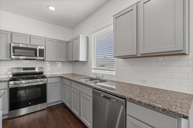 108 Biscayne DR, Hutto, TX 78634