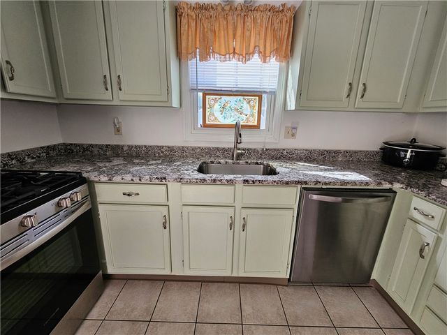 19 Black Walnut Drive, Coventry, RI 02816
