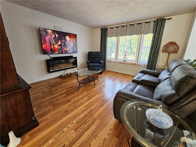 19 Black Walnut Drive, Coventry, RI 02816