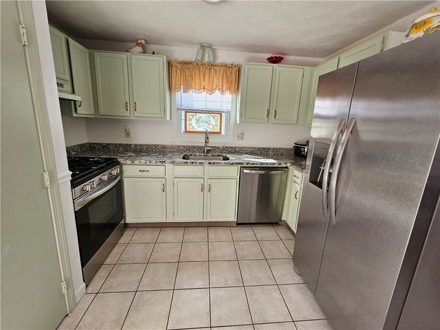 19 Black Walnut Drive, Coventry, RI 02816