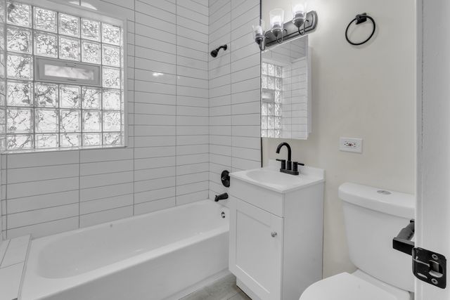 43 N Menard Avenue, Chicago, IL 60644