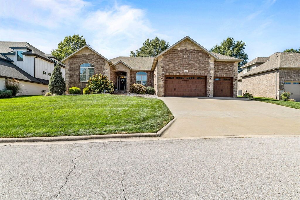 8310 Rolling Hills Drive, Nixa, MO 65714