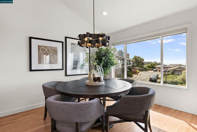 49 Starview Dr, Oakland, CA 94618