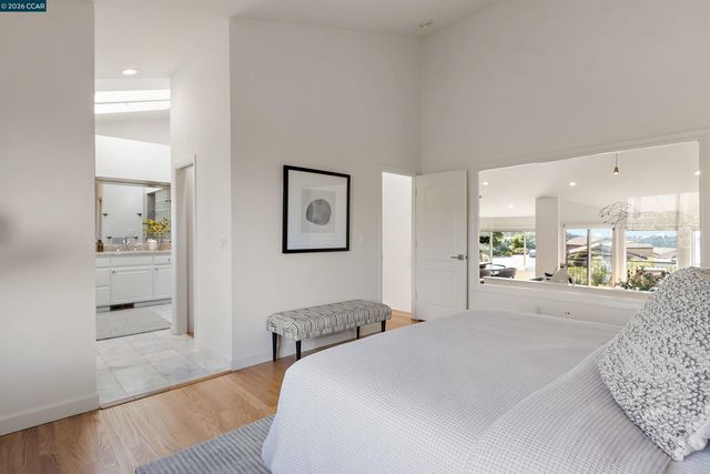 49 Starview Dr, Oakland, CA 94618