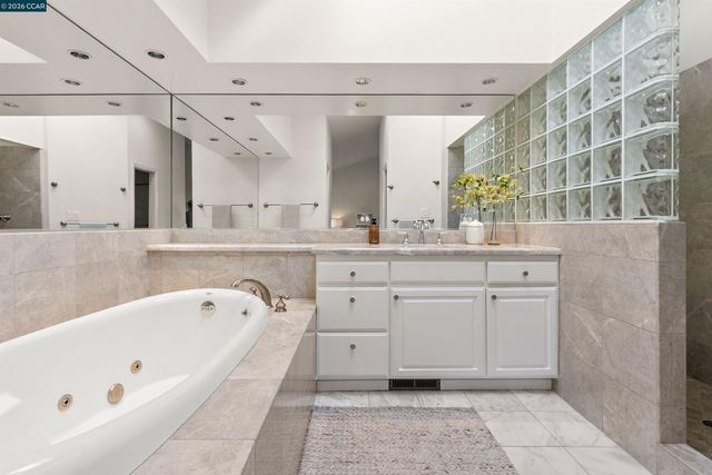 49 Starview Dr, Oakland, CA 94618