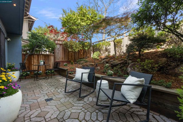 49 Starview Dr, Oakland, CA 94618