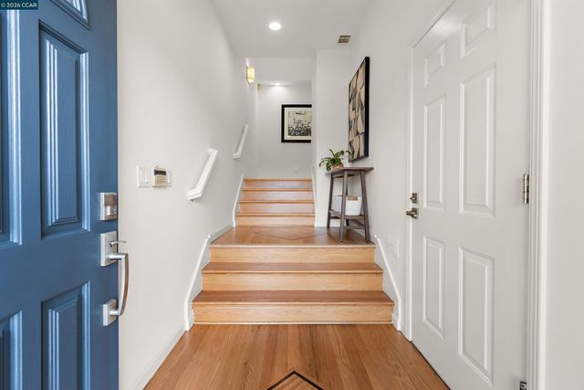 49 Starview Dr, Oakland, CA 94618