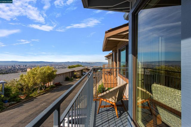 49 Starview Dr, Oakland, CA 94618