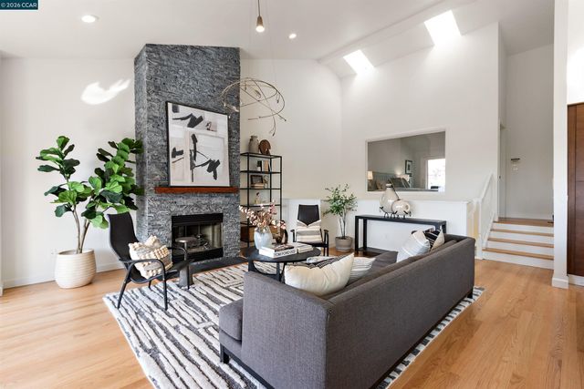 49 Starview Dr, Oakland, CA 94618