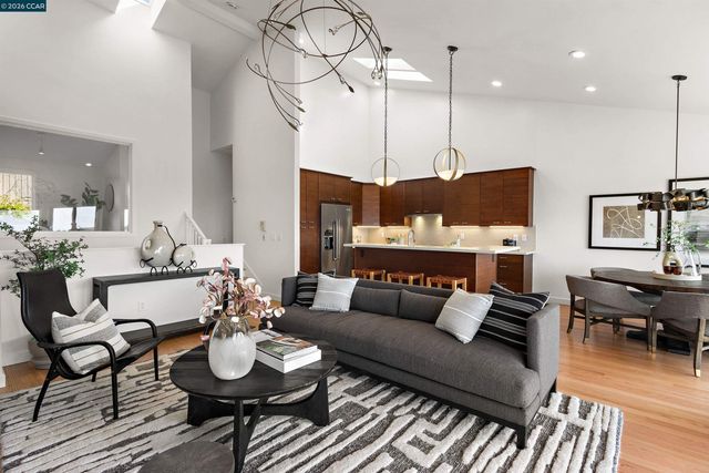 49 Starview Dr, Oakland, CA 94618