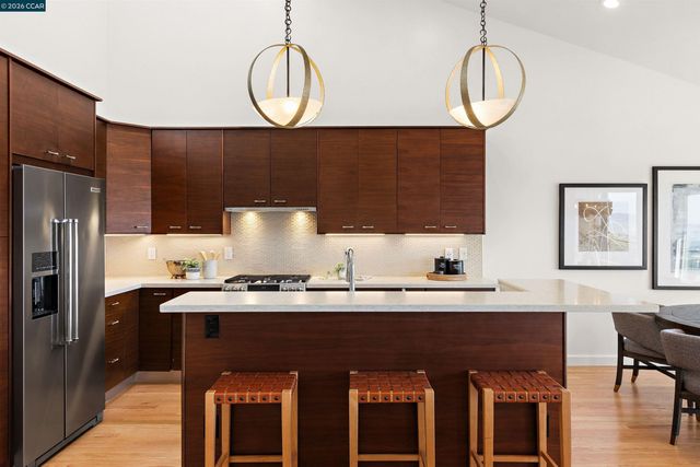 49 Starview Dr, Oakland, CA 94618