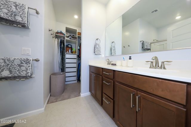 7136 W Vineridge Drive, Tucson, AZ 85757