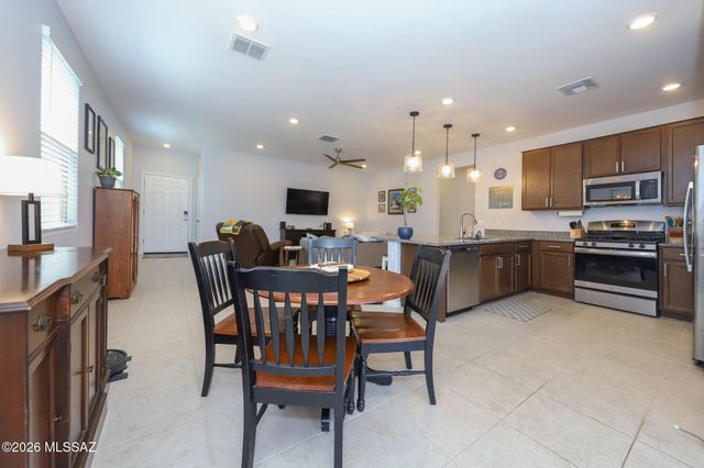 7136 W Vineridge Drive, Tucson, AZ 85757