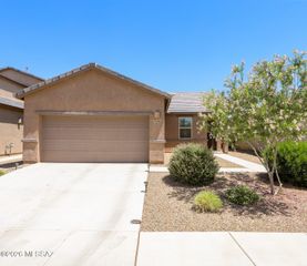 7136 W Vineridge Drive, Tucson, AZ 85757