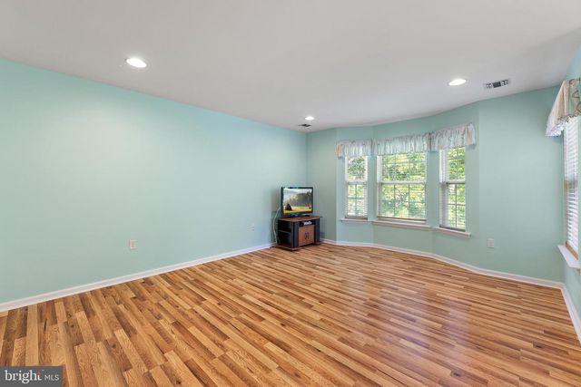 107 FOREST DR, Piscataway, NJ 08854