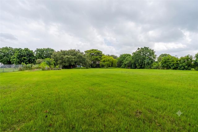 18180 SW 66th St, Southwest Ranches, FL 33331