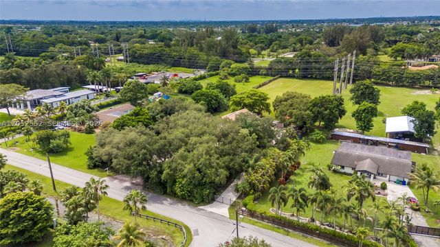 18180 SW 66th St, Southwest Ranches, FL 33331