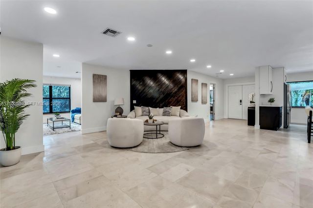 18180 SW 66th St, Southwest Ranches, FL 33331