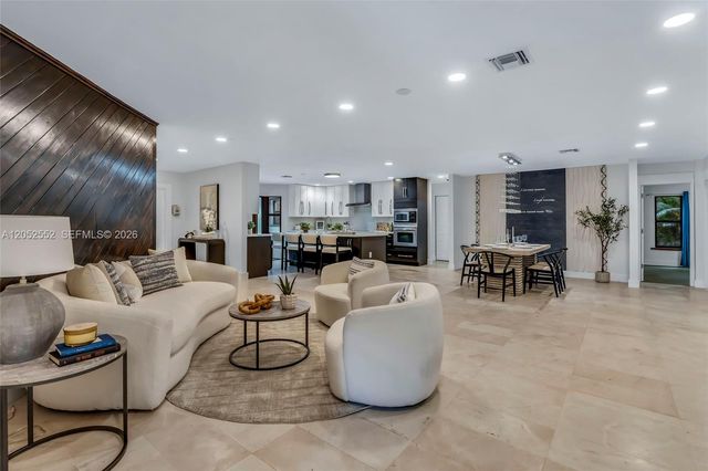 18180 SW 66th St, Southwest Ranches, FL 33331