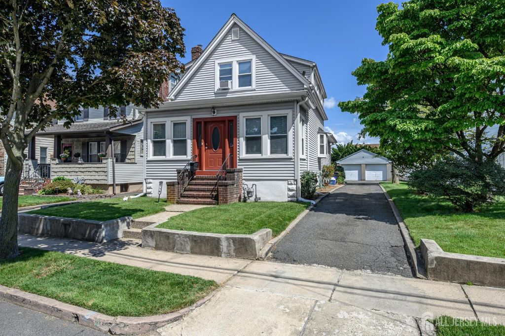 716 4th Street, Lyndhurst, NJ 07071