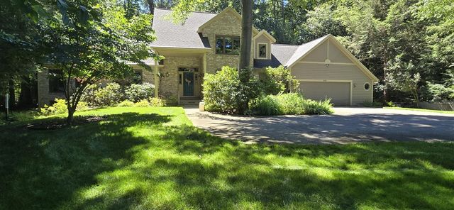 913 W Wellington Court, Muskegon, MI 49441