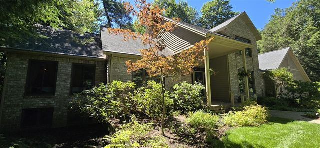 913 W Wellington Court, Muskegon, MI 49441