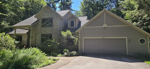 913 W Wellington Court, Muskegon, MI 49441