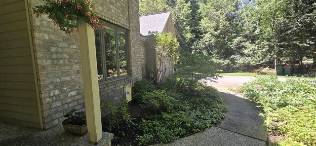 913 W Wellington Court, Muskegon, MI 49441