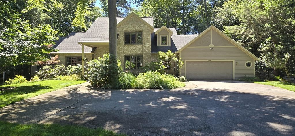 913 W Wellington Court, Muskegon, MI 49441